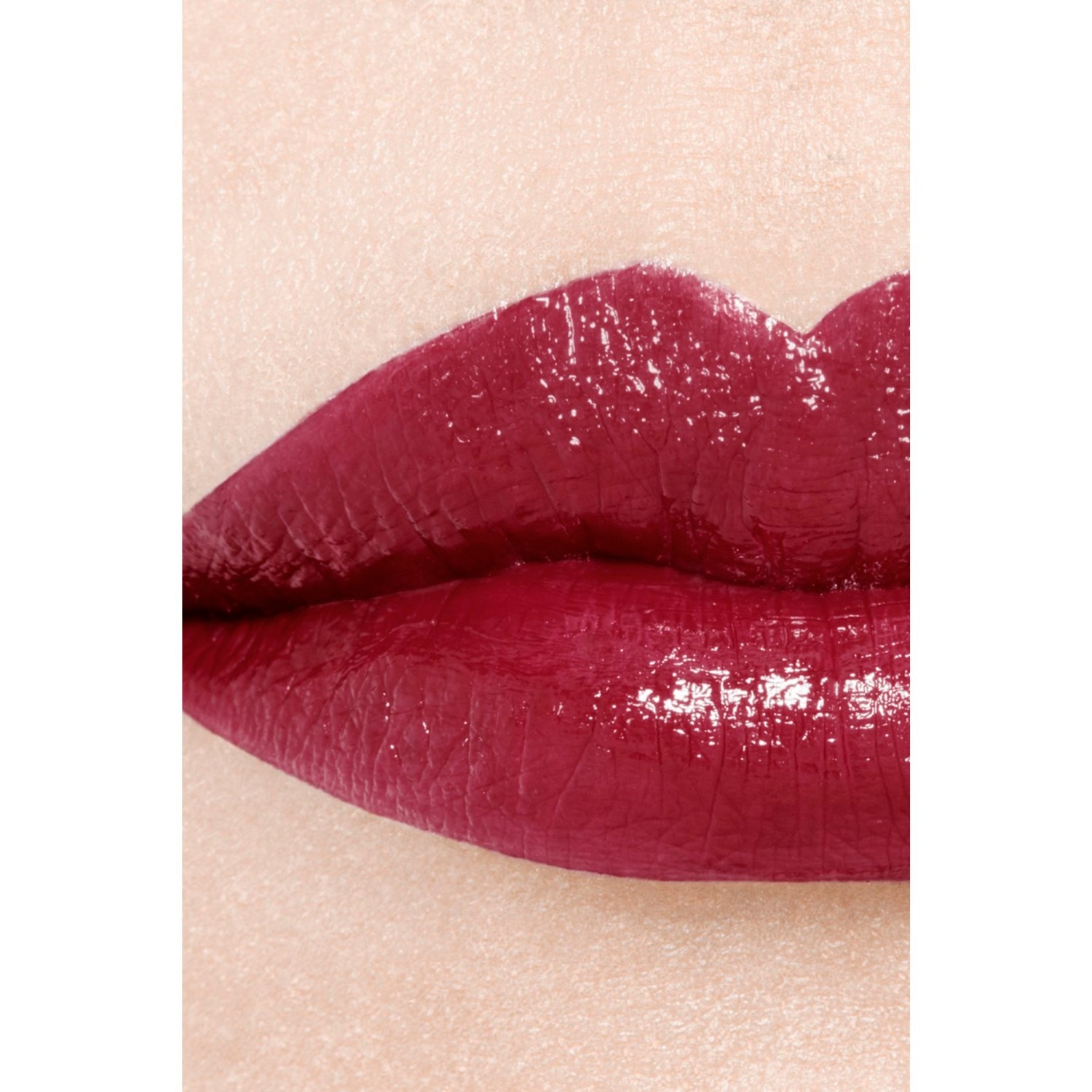 LA BARRA DE LABIOS HIDRATANTE Y REPULPADORA DE LARGA DURACIÓN. COLOR Y BRILLO INTENSOS.